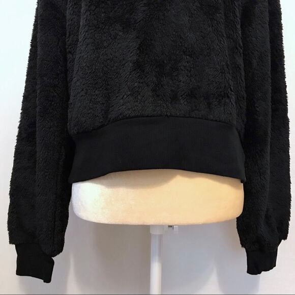 Material Girl Active NWT Faux Fur Top Women M - Picture 5 of 12